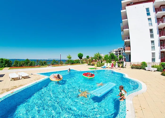 Sea Coast - 17 Pools Included