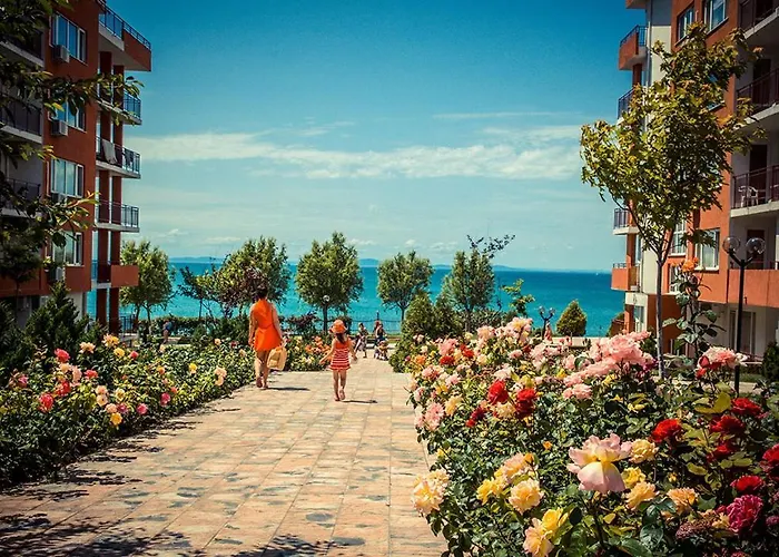 Sea Coast - 17 Pools Included *